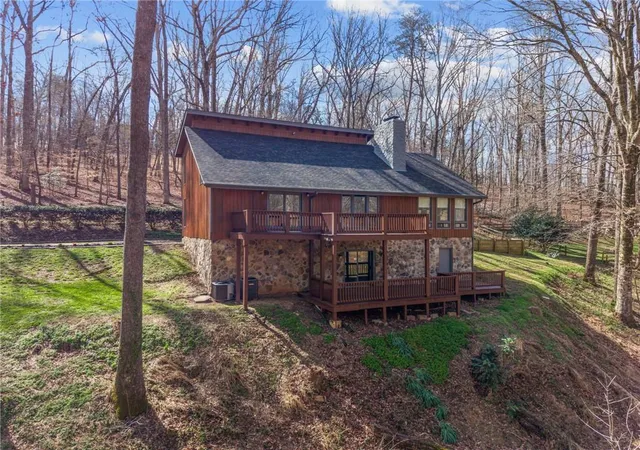 Photo 3 of Sale Pending at 5530 Bourbon Dr, Gainesville, GA 30506 | MLS# 7731671 | Listing updated on 2026-09-02