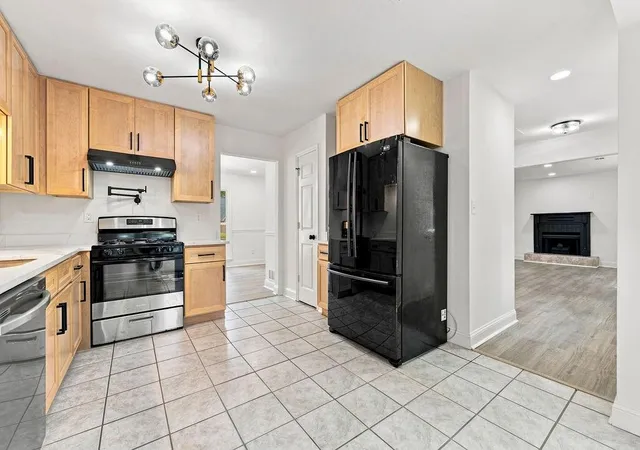 Photo 3 of Sale Pending at 1359 Summit Ln Nw, Acworth, GA 30102 | MLS# 7818079 | Listing updated on 2026-10-09
