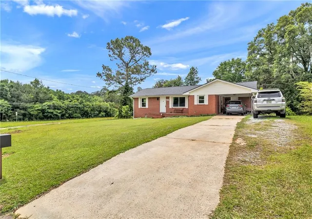 Homes for sale in Griffin, GA | 1104 Parkview Dr, Griffin, GA 30224 | MLS# 7776159