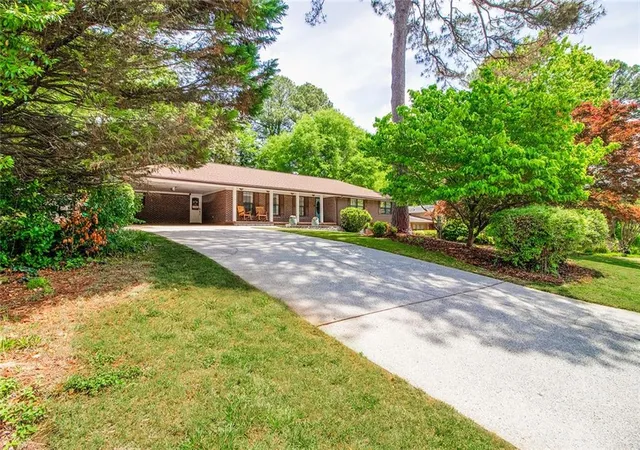 3rd image of 2822 Cartwright Dr, Decatur, GA 30033 | MLS# 7802274