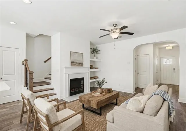 2nd image of 1962 Dillon Dr, Lithonia, GA 30058 | MLS# 7753601
