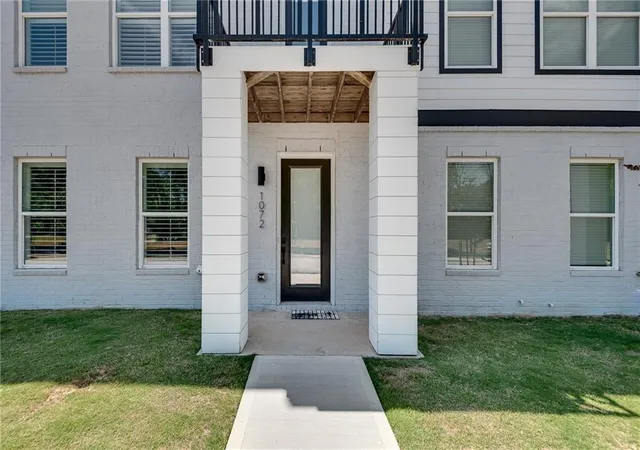 2nd image of 1072 Brookglynn Tr, Decatur, GA 30032 | MLS# 7806327