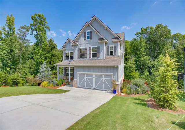 Photo 2 of Single family home for sale at 3536 Dockside Shrs Dr, Gainesville, GA 30506 | MLS# 7785505 | Listing updated on 2026-09-12
