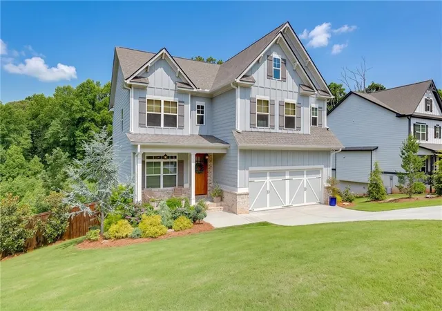 Photo 2 of Single family home for sale at 3536 Dockside Shrs Dr, Gainesville, GA 30506 | MLS# 7785505 | Listing updated on 2026-09-12