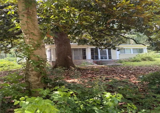 Photo 2 of Sale Pending at 2710 Memorial Dr SE, Atlanta, GA 30317 | MLS# 7800554 | Listing updated on 2026-10-29