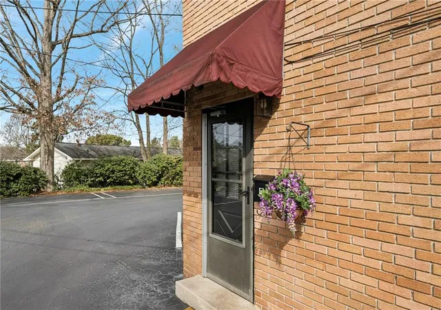 Listing Photo 4 - Condo for sale in building located at 1233 Woodland Ave Ne, Atlanta, GA 30324 - Unit #5