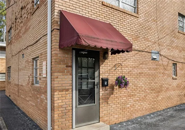 Listing Photo 5 - Condo for sale in building located at 1233 Woodland Ave Ne, Atlanta, GA 30324 - Unit #5