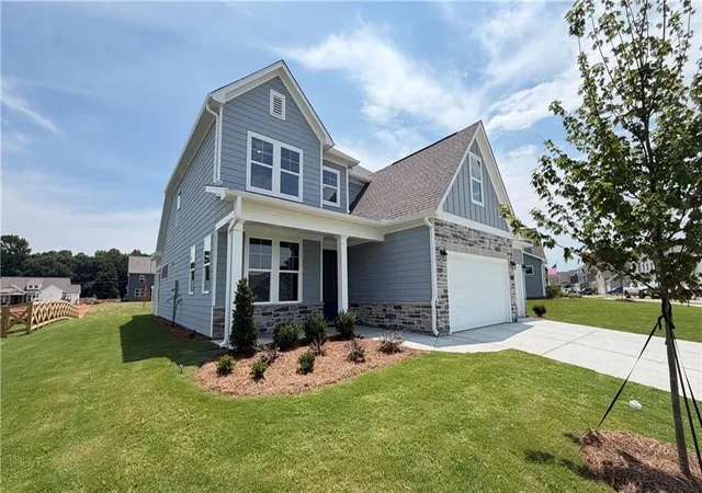 2nd image of 551 Grand Wehunt Dr, Hoschton, GA 30548 | MLS# 7660899