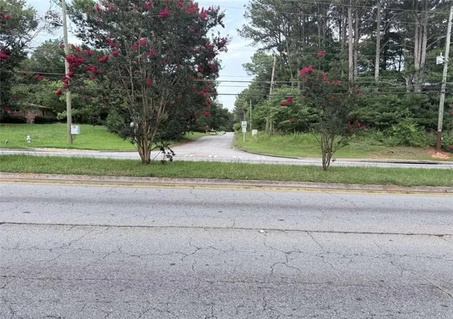 13th image of 879 S Hairston Rd S, Stone Mountain, GA 30088 | MLS# 7808513