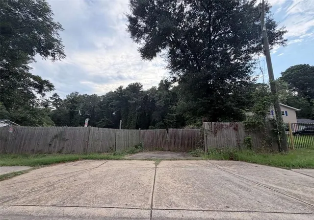 2nd image of 879 S Hairston Rd S, Stone Mountain, GA 30088 | MLS# 7808513