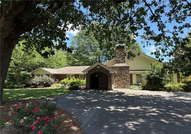 2nd image of 224 Hillcrest Dr, Calhoun, GA 30701 | MLS# 7734831