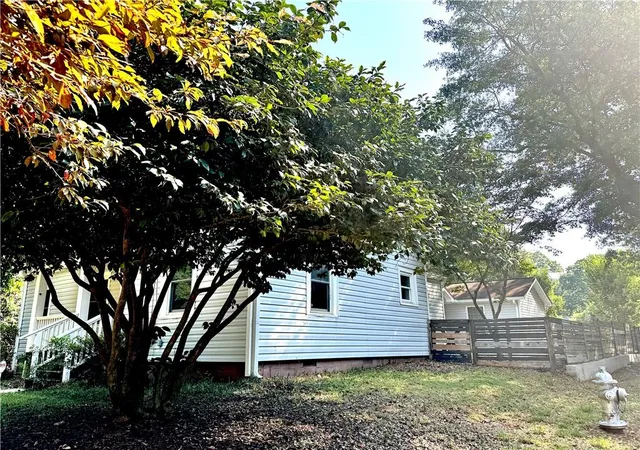 Photo 2 of Sale Pending at 562 Glenwood Pl Se, Atlanta, GA 30316 | MLS# 7827566 | Listing updated on 2026-10-05