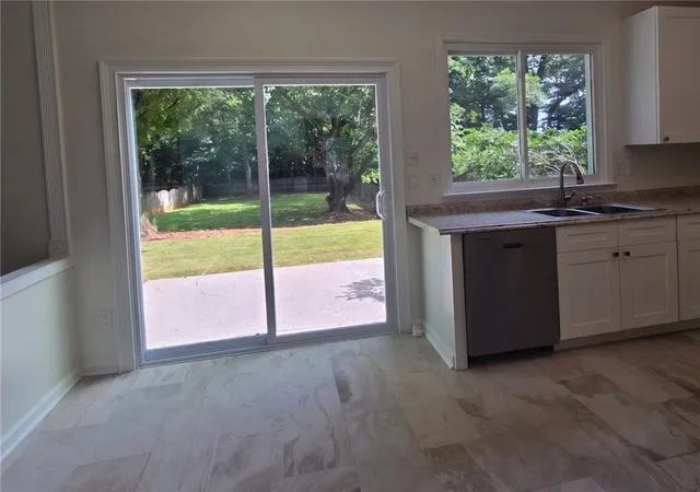 Photo 3 of Sale Pending at 3075 Keyingham Way, Alpharetta, GA 30004 | MLS# 7812361 | Listing updated on 2026-08-07