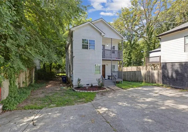 Listing Photo 3 - Condo for sale in building located at 2142 M L King Jr Dr, Atlanta, GA 30310