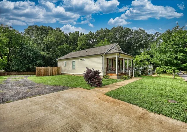 3rd image of 840 Pearl St, Madison, GA 30650 | MLS# 7793889