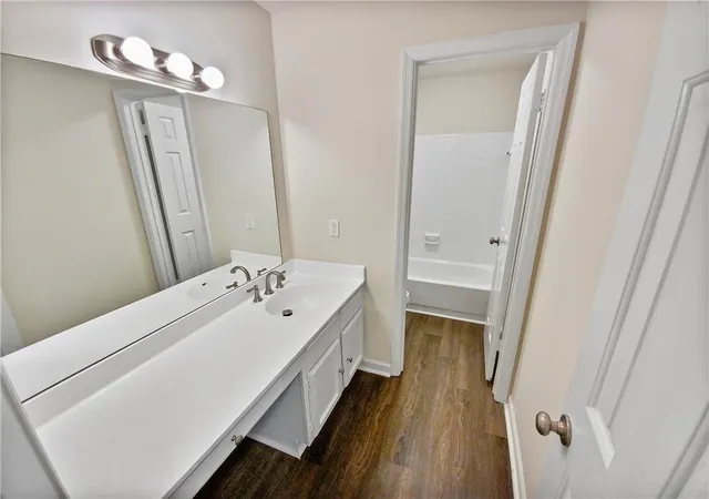 Listing Photo 2 - Condo for sale in building located at 502 Brandywine Cir, Sandy Springs, GA 30350
