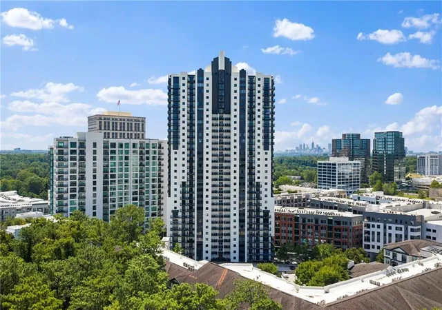 Listing Photo 2 - Condo for sale in building located at 3481 Lakeside Dr Ne, Atlanta, GA 30326 - Unit #1107