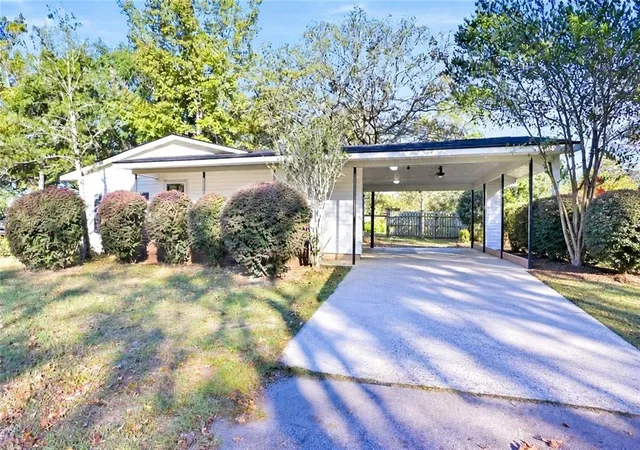 Photo 1 of Single family home for sale at 140 Watson St, Hawkinsville, GA 31036 | MLS# 7860575 | Listing updated on 2026-10-29