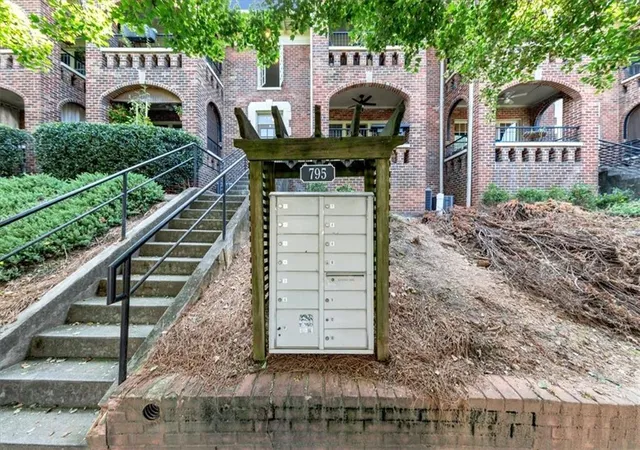 Listing Photo 2 - Condo for sale in building located at 795 Ponce De Leon Pl Ne, Atlanta, GA 30306 - Unit #B1