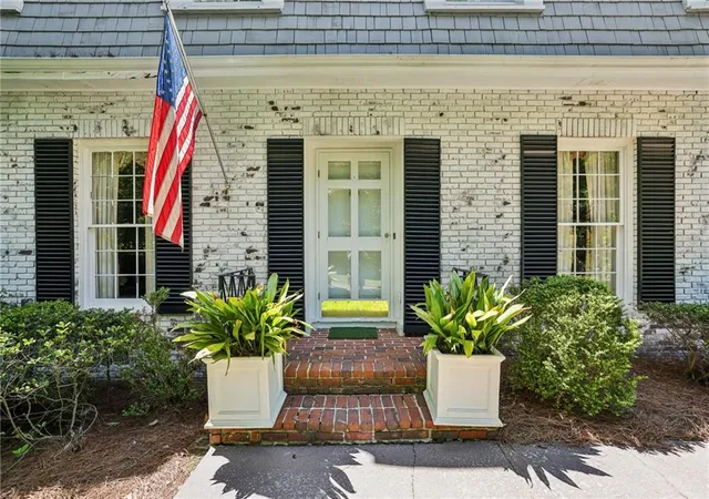 Photo 2 of Single family home for sale at 2577 Red Valley Rd NW, Atlanta, GA 30305 | MLS# 7777835 | Listing updated on 2026-08-25
