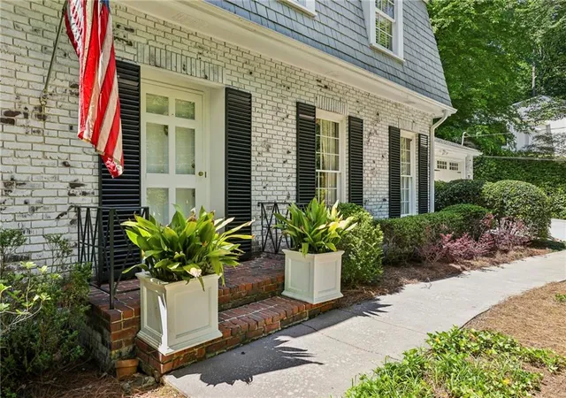 Photo 3 of Single family home for sale at 2577 Red Valley Rd NW, Atlanta, GA 30305 | MLS# 7777835 | Listing updated on 2026-08-25
