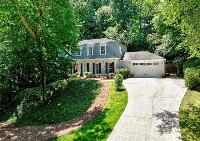 Photo 4 of Single family home for sale at 2577 Red Valley Rd NW, Atlanta, GA 30305 | MLS# 7777835 | Listing updated on 2026-08-25