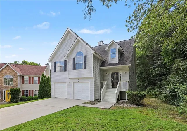 Photo 2 of Sale Pending at 11050 Pebble Brk Ct, Hampton, GA 30228 | MLS# 7807573 | Listing updated on 2026-10-10