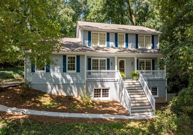 1st image of 940 Hunterhill Dr, Roswell, GA 30075 | MLS# 7822834