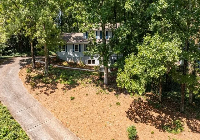 3rd image of 940 Hunterhill Dr, Roswell, GA 30075 | MLS# 7822834