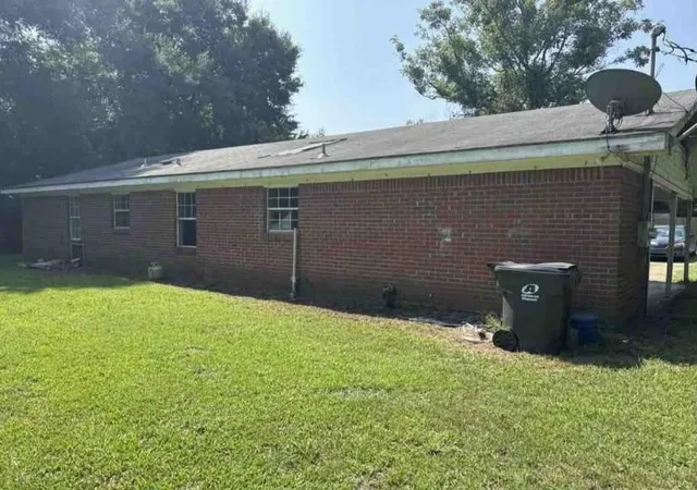 Photo 2 of Sale Pending at 33 Bridges St, Notasulga, AL 36866 | MLS# 7821563 | Listing updated on 2026-09-03