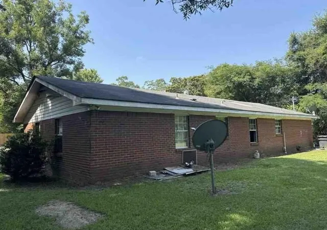 Photo 3 of Sale Pending at 33 Bridges St, Notasulga, AL 36866 | MLS# 7821563 | Listing updated on 2026-09-03