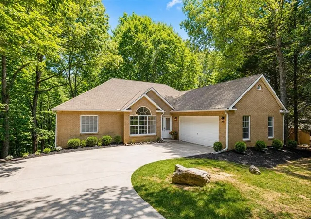 Photo 2 of Sale Pending at 305 Michael Cir, Canton, GA 30114 | MLS# 7806631 | Listing updated on 2026-10-07