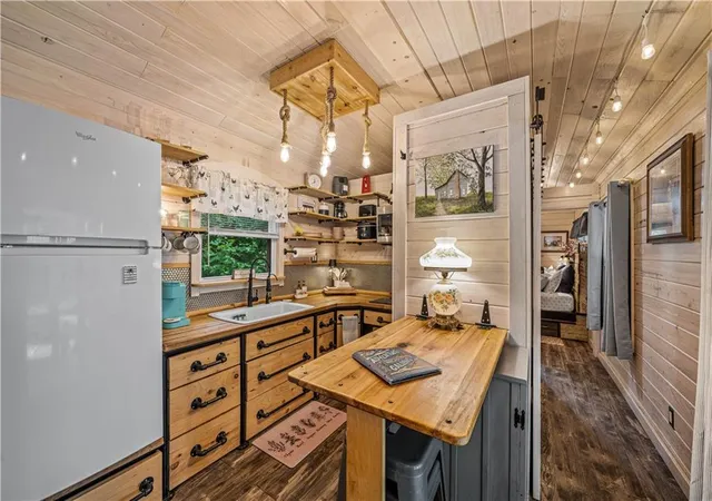 Photo 2 of Single family home for sale at 305 Golf Crse Rd, Menlo, GA 30731 | MLS# 7805480 | Listing updated on 2026-07-31