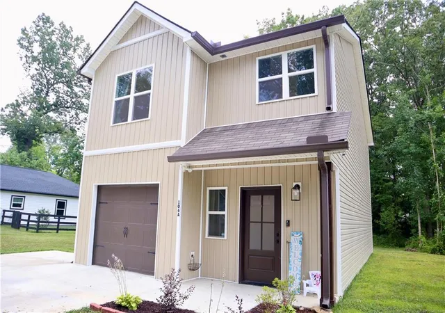 Photo 2 of Single family home for sale at 106a Azalea Dr, Calhoun, GA 30701 | MLS# 7798322 | Listing updated on 2026-07-27