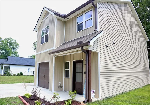 Photo 3 of Single family home for sale at 106a Azalea Dr, Calhoun, GA 30701 | MLS# 7798322 | Listing updated on 2026-07-27