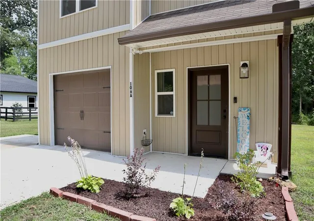 Photo 3 of Single family home for sale at 106a Azalea Dr, Calhoun, GA 30701 | MLS# 7798322 | Listing updated on 2026-07-27