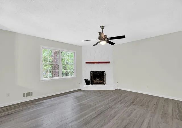 Photo 3 of Single family home for sale at 131 Little Brk Dr, Woodstock, GA 30188 | MLS# 7809428 | Listing updated on 2026-09-01