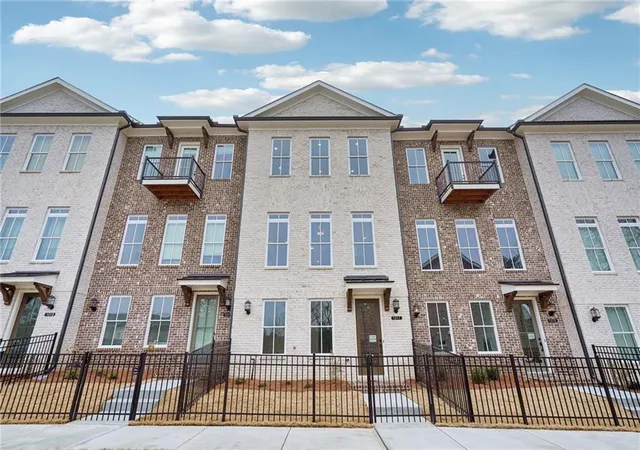 2nd image of 901 Shire Elm St #22, Johns Creek, GA 30022 | MLS# 7809049