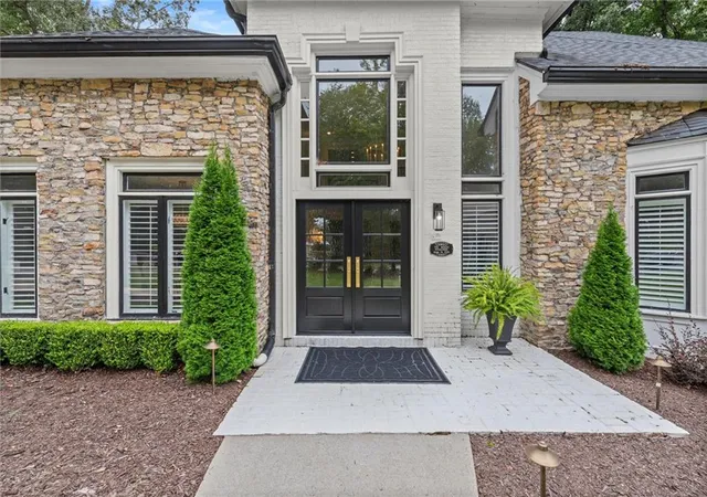Photo 3 of Single family home for sale at 1460 Lakemist Ct, Roswell, GA 30075 | MLS# 7793415 | Listing updated on 2026-06-24