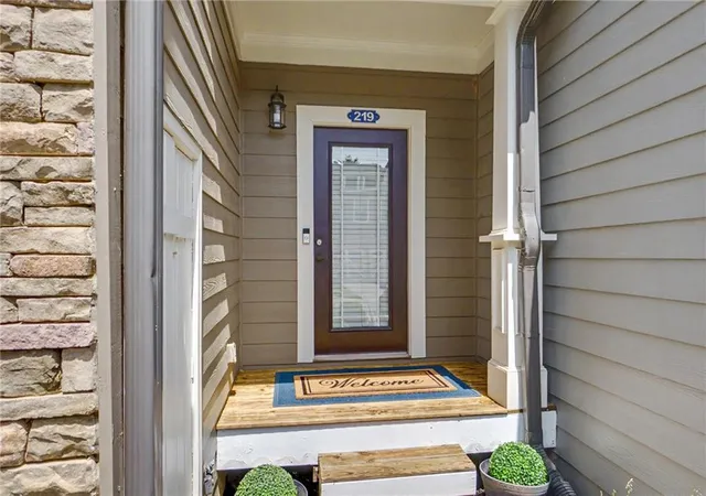 2nd image of 219 Stone Park Dr, Woodstock, GA 30188 | MLS# 7821112