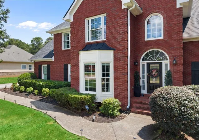 Photo 3 of Single family home for sale at 40 Rose Crk Dr, Covington, GA 30014 | MLS# 7819605 | Listing updated on 2026-09-11