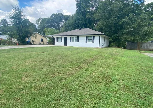 Photo 3 of Sale Pending at 5335 Lee Cir, Forest Park, GA 30297 | MLS# 7817556 | Listing updated on 2026-08-28
