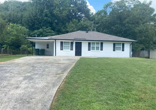 Photo 4 of Sale Pending at 5335 Lee Cir, Forest Park, GA 30297 | MLS# 7817556 | Listing updated on 2026-08-28