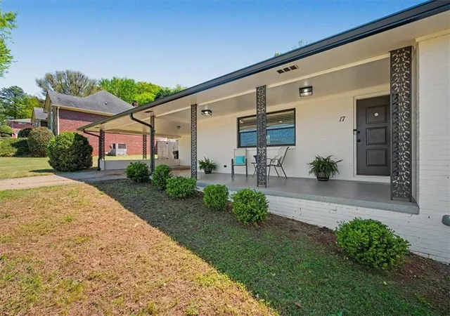 Photo 3 of Sale Pending at 17 Crestwood Rd, Cartersville, GA 30121 | MLS# 7823753 | Listing updated on 2026-09-05