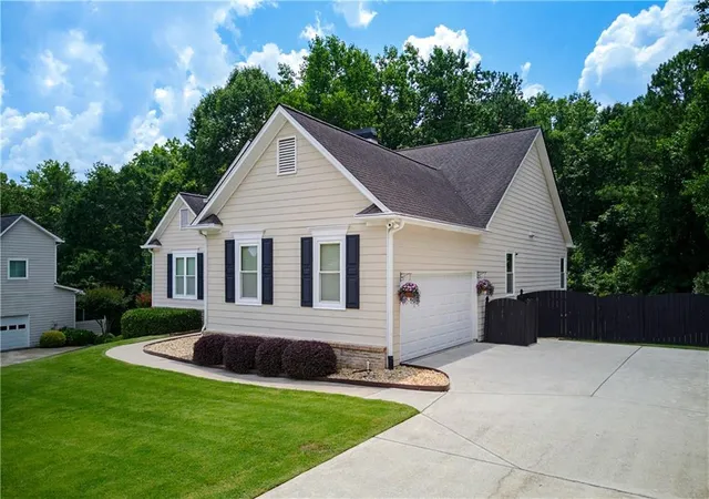 Homes for sale in Suwanee, GA | 3958 Lake Ruby Ln, Suwanee, GA 30024 | MLS# 7798450