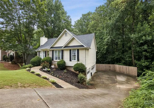 Photo 3 of Single family home for sale at 1889 Gray Gables Way NE, Buford, GA 30519 | MLS# 7800211 | Listing updated on 2026-08-23