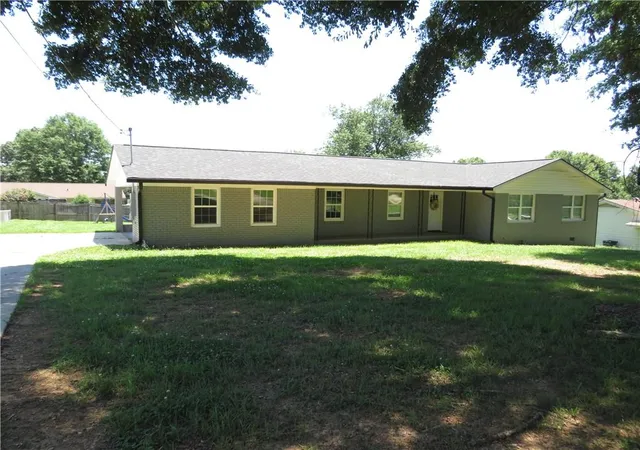 Homes for sale in Cedartown, GA | 618 Hillside Dr, Cedartown, GA 30125 | MLS# 7782669