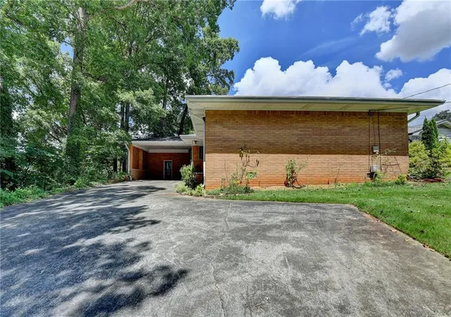 2nd image of 2826 Marlin Dr, Atlanta, GA 30341 | MLS# 7759611