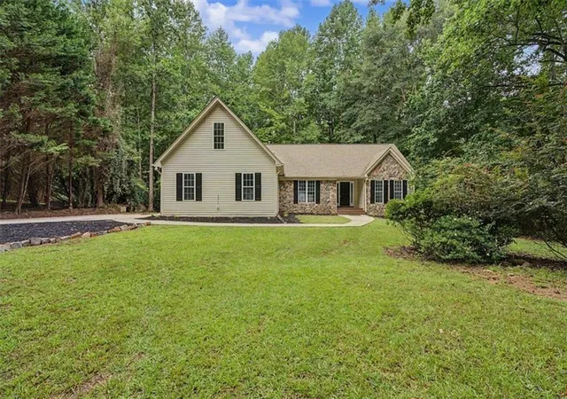 Photo 2 of Single family home for sale at 590 S Alexander Crk Rd, Newnan, GA 30263 | MLS# 7818294 | Listing updated on 2026-09-13