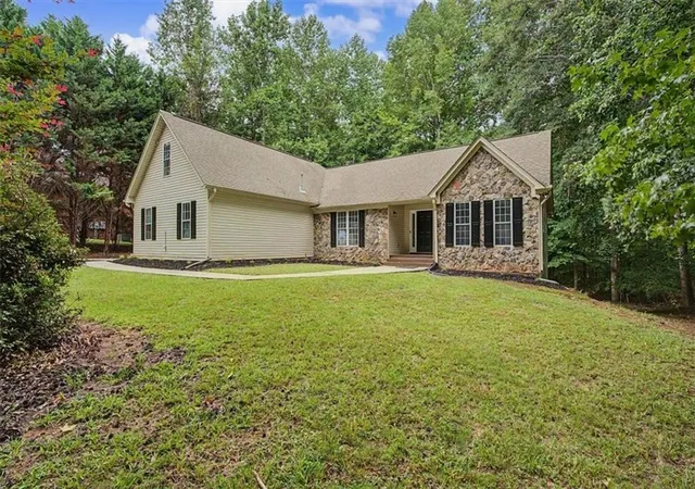 Photo 3 of Single family home for sale at 590 S Alexander Crk Rd, Newnan, GA 30263 | MLS# 7818294 | Listing updated on 2026-09-13